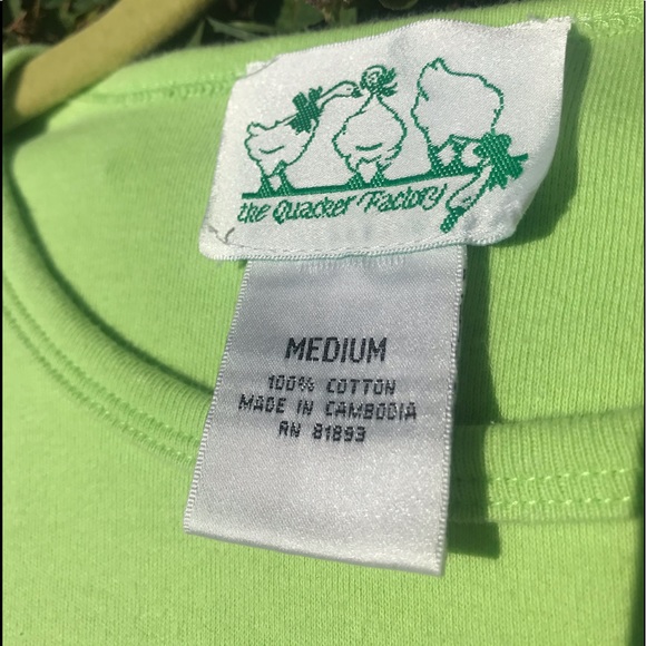 Lime green top with ladybug sequins - Picture 3 of 4